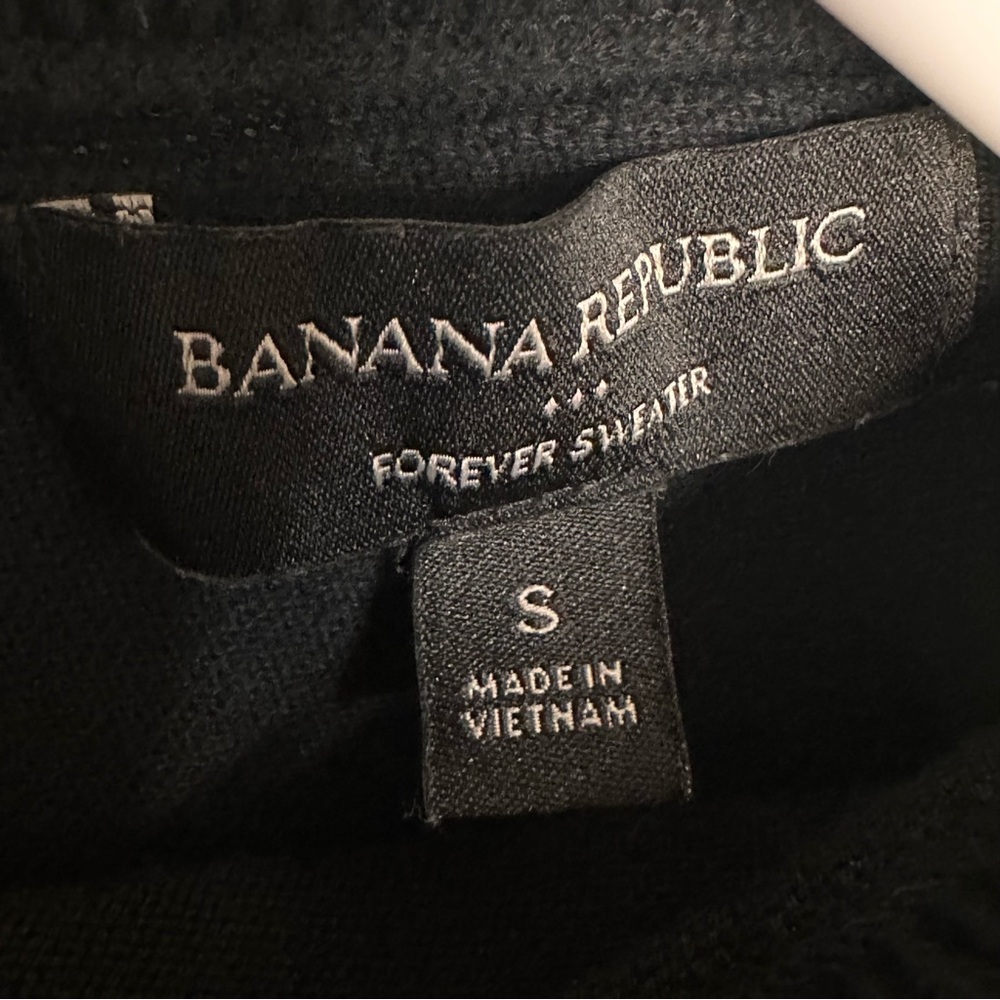 Banana Republic Forever Sweater Black V-Neck Long Sleeve Sweater. Size Small - Picture 2 of 4